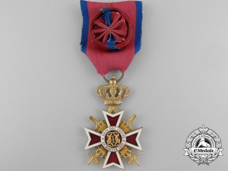 Order of the Romanian Crown, Type II, Military Division, Officer's Cross Obverse