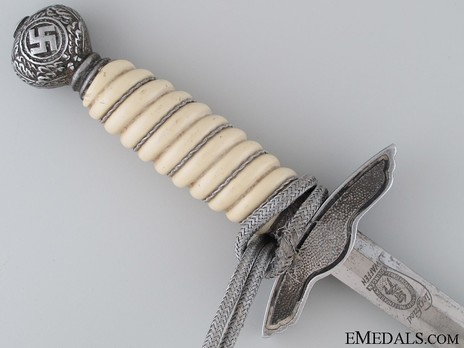 Luftwaffe Ernst Pack & Söhne-made 2nd pattern Dagger Reverse Grip Detail