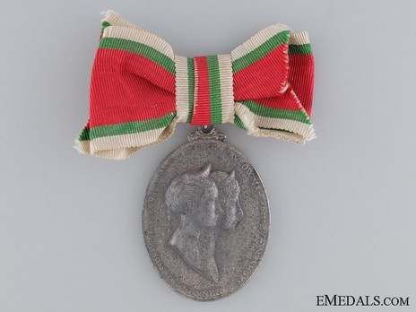 War Merit Honour Medal for Women Obverse