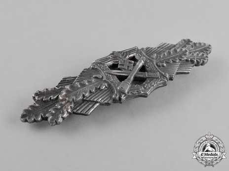 Close Combat Clasp, in Silver, by Hymmen Obverse