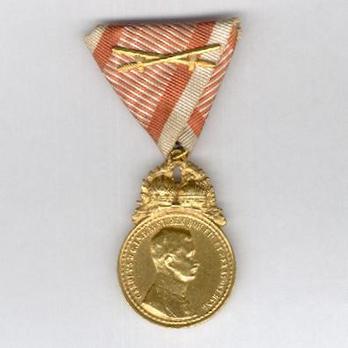 Military Merit Medal "Signum Laudis", Karl I, Large Gold Medal (Military Ribbon & swords)