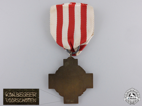 Bronze Cross (stamped "KON.-BEGEER VOORSCHOTEN") Reverse and Reverse Detail