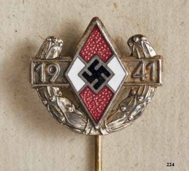 Championship Pin of the Reich Youth Leader, in Silver Obverse