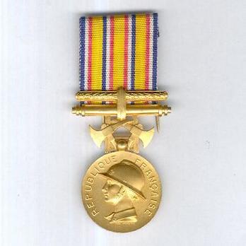 Gilt Medal (for Long Service, stamped "1935 L BAZOR," 1935-) Obverse