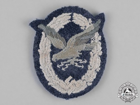 Radio Operator & Air Gunner Badge, in Cloth Obverse