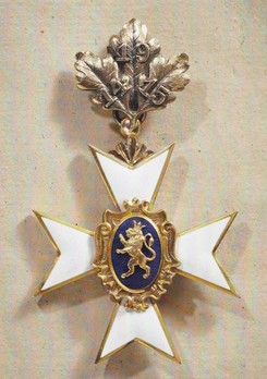 Schwarzburg Duchy Honour Cross, Civil Division, II Class Honour Cross (with oak leaves, in gold) Obverse