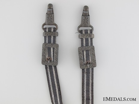 Luftwaffe Officer 2nd pattern Dagger Hangers Obverse Fittings Detail