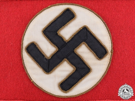 NSDAP Leiter eines Amtes Type II Ort Level Armband Detail
