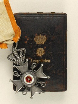 Leopold Order, Type I, I Class Cross Case of Issue Obverse