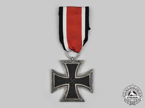 Iron Cross II Class, by Arbeitsgemeinschaft der Hanauer Gold- und Silberschmiedeinnung ("25") Obverse
