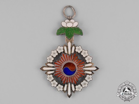Order of the Plum Blossoms, I Class Grand Cordon Badge Obverse