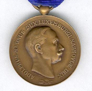 Bronze Merit Medal (stamped "F. RASUMNY," 1927-) Obverse