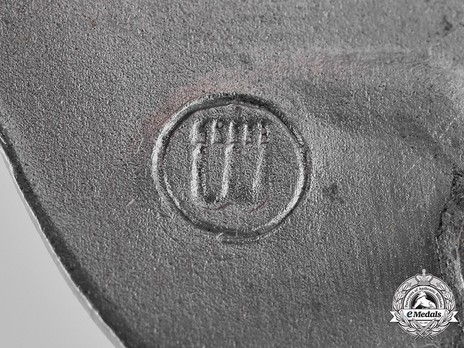 Panzer Assault Badge, in Silver, by E. F. Wiedmann (in tombac) Detail