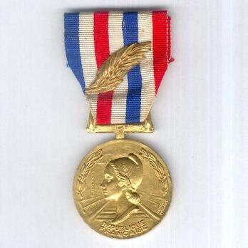 Gold Medal (with palm branch clasp, stamped "GEORGES GUIRAUD," 1977-) (Bronze gilt by Monnaie de Paris) Obverse