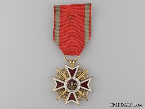 Order of the Romanian Crown, Type I, Military Division, Officer's Cross Obverse