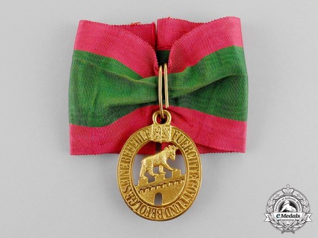Order of Albert the Bear, Commander (in bronze gilt) Obverse