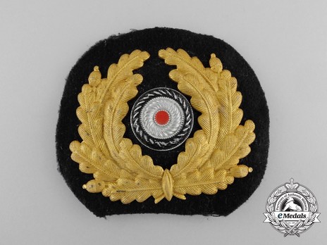 Kriegsmarine Officer's Metal Cap Cockade & Oak Leaves Insignia Obverse