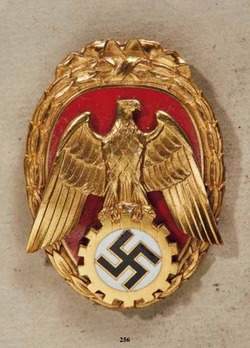 Pioneer of Labour Badge (in silver gilt)