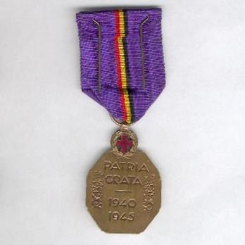 Bronze Medal (for Red Cross Members, stamped "V DEMANET") Reverse