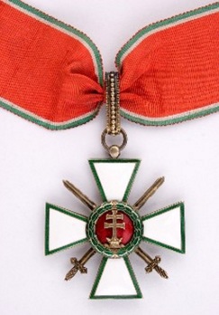 Hungarian Order of Merit, Commander, Military Division Obverse