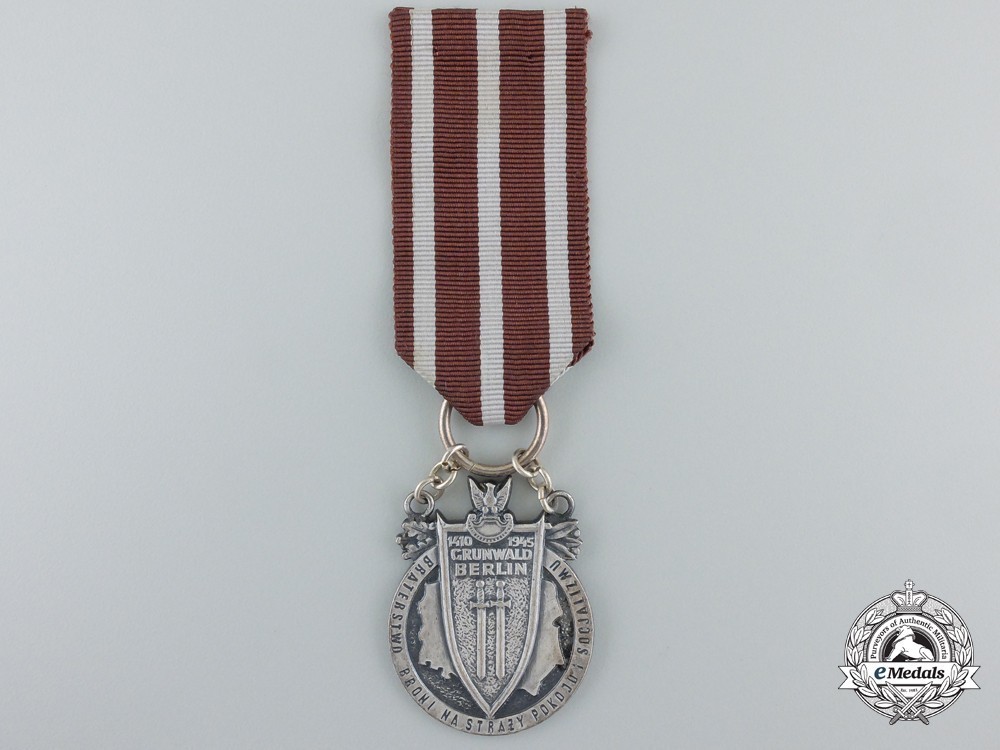 Silver medal with chain obverse 18