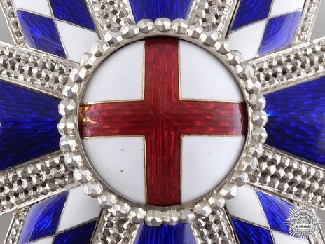 Military Order of St. George, Grand Cross Breast Star Obverse Detail