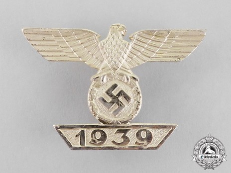 Clasp to the Iron Cross I Class, Type II, by W. Deumer (L/11) Obverse