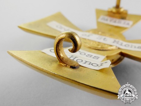 Royal Order of Merit of St. Michael, Honour Cross (in gold) Reverse Detail