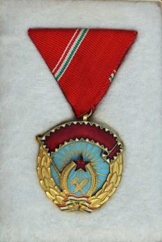 Order of the Red Banner of the Hungarian People's Republic, Type I Obverse