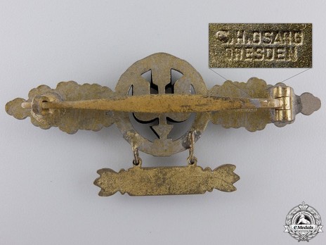 Long-Range Day Fighter Clasp, in Gold (with "200" pendant) Reverse