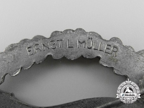 Infantry Assault Badge, by E. L. Müller (in silver) Detail
