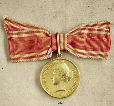 Medal for Female Merit, Type II, in Gold Obverse