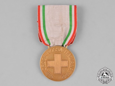 Italian Red Cross Medal of Merit, in Gold Obverse