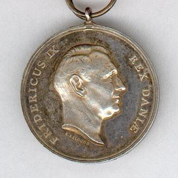 Silver Medal (without crown stamped "H.SALOMAN") Obverse