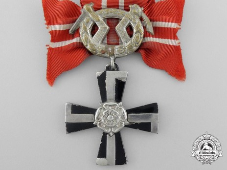 Order of the Cross of Liberty, IV Class Cross, Military Division (1941) Obverse