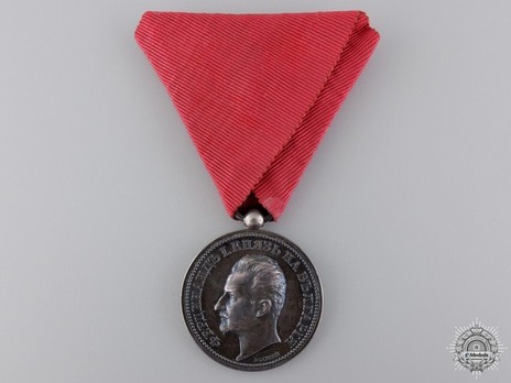 Medal for Merit, Type II, in Silver (with young Prince portrait) Obverse