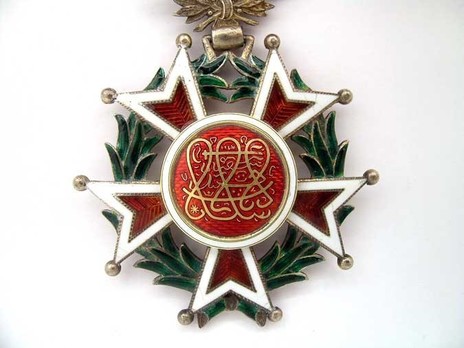 Order of the Brilliant Star of Zanzibar, Type II, III Class Commander Obverse