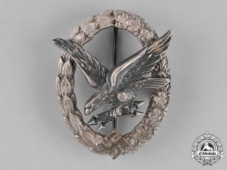 Radio Operator & Air Gunner Badge, by C. E. Juncker (in zinc) Obverse