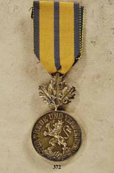 Schwarzburg Duchy Honour Cross, Civil Division, Gold Medal (with oak leaves, in silver gilt) Obverse