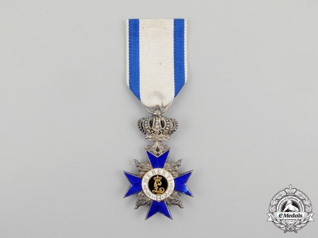 Order of Military Merit, IV Class Cross (with crown) Obverse