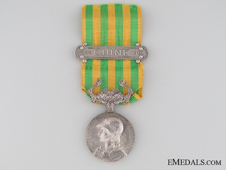 Silver Medal (with "1900 CHINA 1901" clasp, stamped "GEORGES LEMAIRE") Obverse