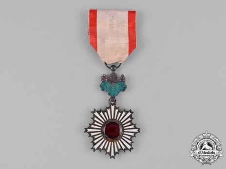 Order of the Rising Sun, IV Class Obverse