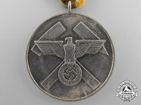 Mine Rescue Service Decoration, Type III (in silvered bronze) Obverse