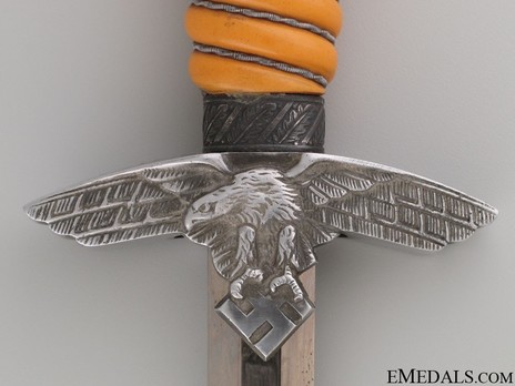 Luftwaffe Paul Weyersberg-made 2nd pattern Dagger Obverse Crossguard Detail