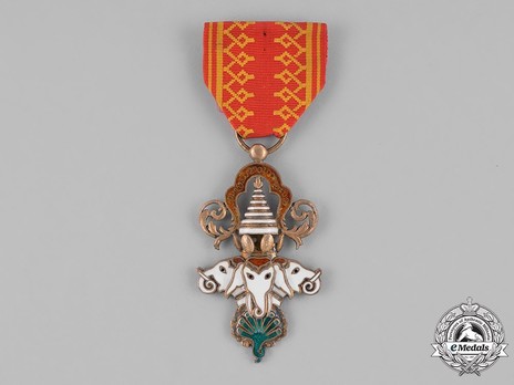 Order of a Million Elephants and the White Parasol, Knight Obverse