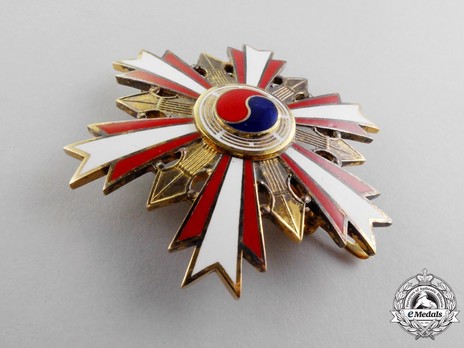 Order of National Security Merit, Type I, I Class Breast Star Obverse