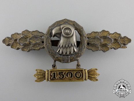 Reconnaissance Clasp, in Gold (with "1500" pendant) Obverse