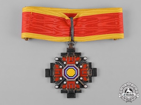 Order of the Pillars of the State, III Class Commander Obverse