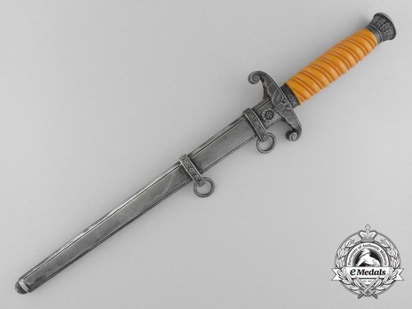 German Army Richard Plümacher-made Double-Etched Officer’s Dagger Obverse in Scabbard