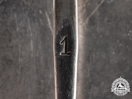 German Cross, in Silver, by Deschler (4 rivets, "1", tombac) Detail